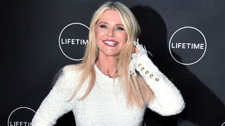 Christie Brinkley’s White Bikini — On A Boat In The Hamptons – Hollywood Life