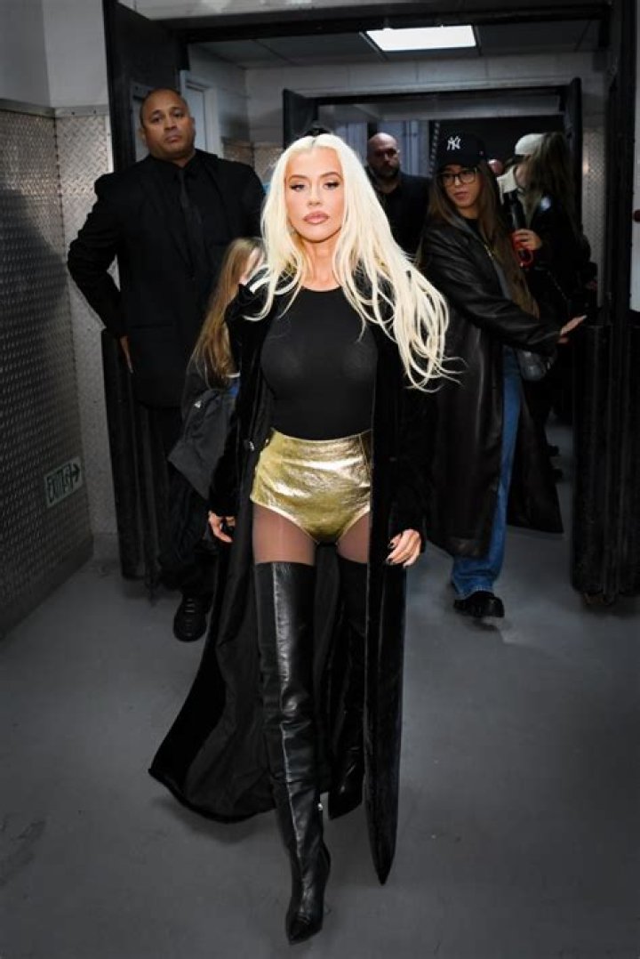 Christina Aguilera Reveals if She Thinks She’s in Britney Spears’ Book – Hollywood Life