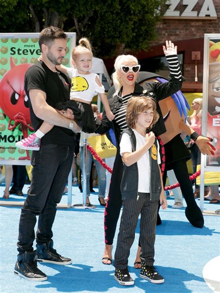 Christina Aguilera’s Kids Max & Summer Star In Nintendo Ad With Mom – Hollywood Life