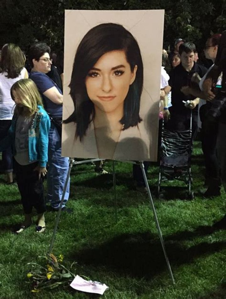 Christina Grimmie’s Candlelight Vigil & Memorial — Pics