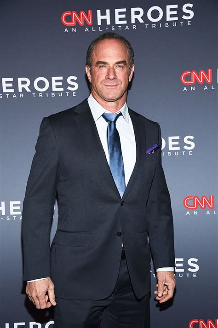Christopher Meloni Shares First Photo From Set Of ‘Law & Order: SVU’ – Hollywood Life