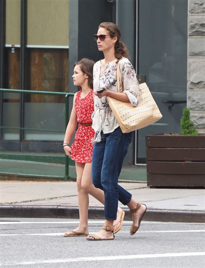 Christy Turlington’s Daughter Grace Poses With Her In New Photo – Hollywood Life