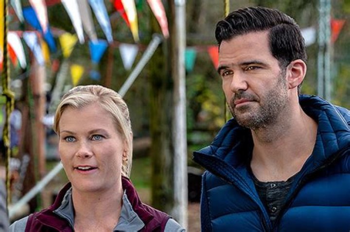 ‘Chronicle Mysteries’ Star Alison Sweeney On Kristian Alfonso Reunion – Hollywood Life