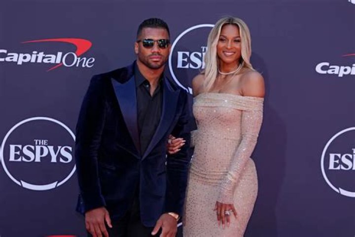 Ciara Goes Makeup-Free & Snuggles Up To Russell Wilson In A Swimsuit On Vacation
