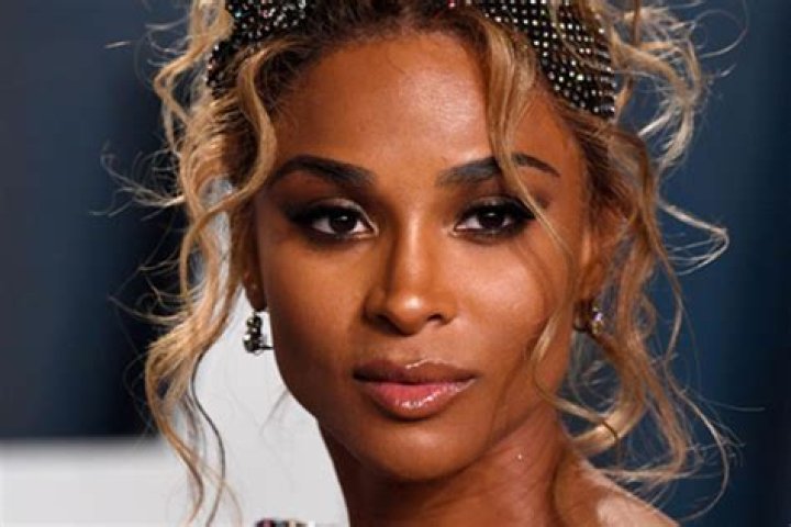Ciara Looks Stunning With No Makeup While Rapping About Being ‘In The House’: Watch