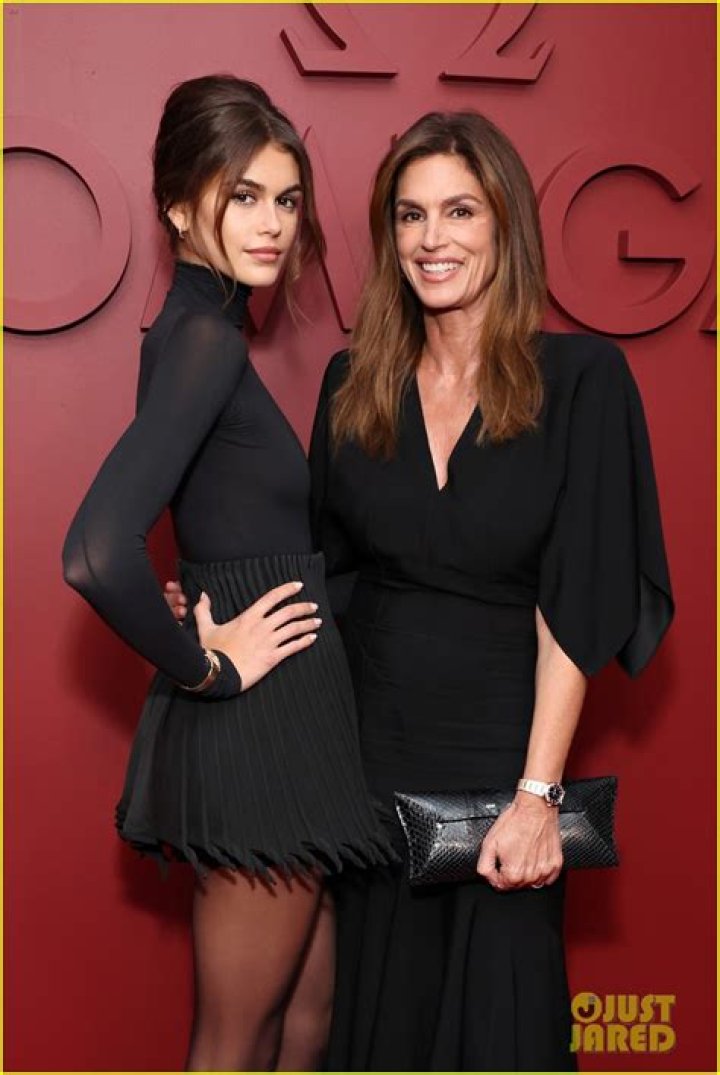 Cindy Crawford & Kaia Gerber Rock Bikinis That Are Matching & Black – Hollywood Life