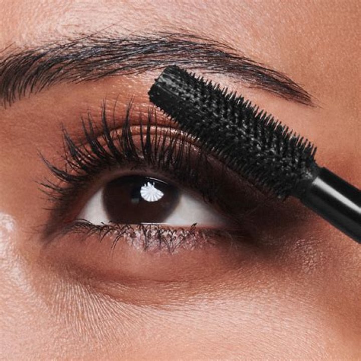 Cindy Crawford’s Favorite Mascara for Fuller & Longer Lashes is Less Than $10
