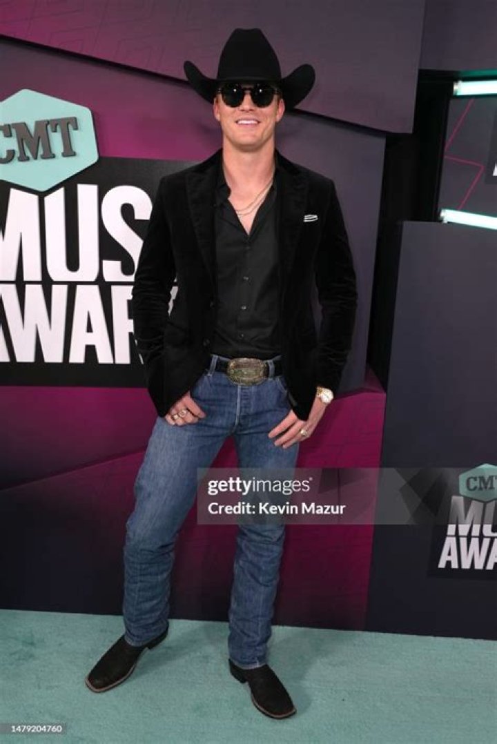 CMT Awards 2013 — Red Carpet Pics