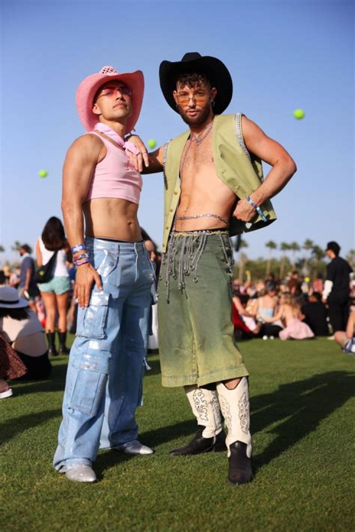 Coachella & More Mishaps – Hollywood Life