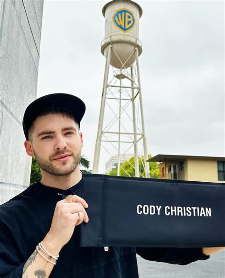 Cody Christian & More – Hollywood Life