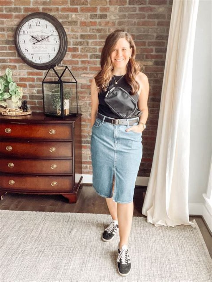 Complete Your Wardrobe With an Easy-to-Wear Denim Skirt