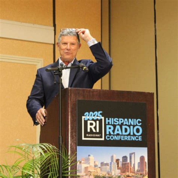 Conservative Radio Host Dies From Lung Cancer – Hollywood Life