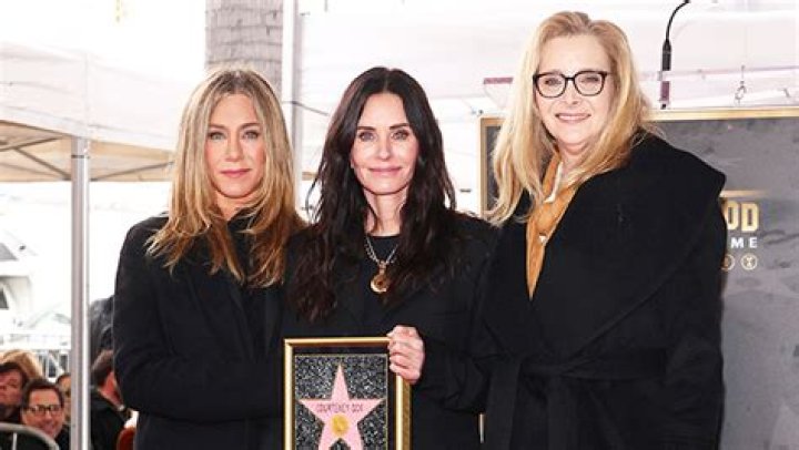 Courteney Cox ‘Friends’ Reunion With Jennifer Aniston, Lisa Kudrow: Pics – Hollywood Life