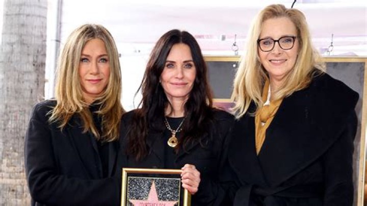 Courteney Cox & Jennifer Aniston Reunite To Show That They’re ‘Friends Forever’: Watch