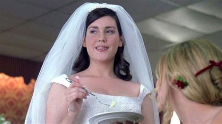 ‘Coyote Ugly’ Star Melanie Lynskey Says She Was Body Shamed On Set – Hollywood Life