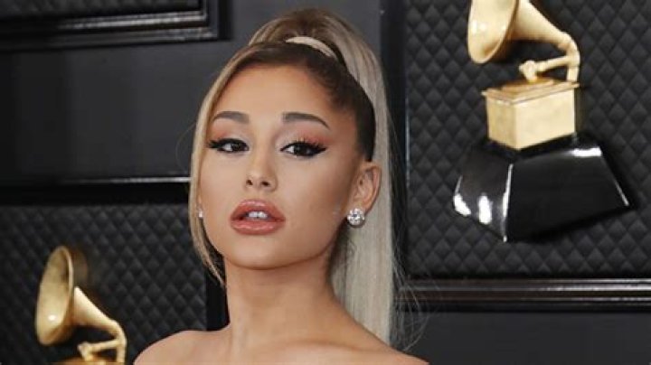 Create a Girly Makeup Look – Hollywood Life