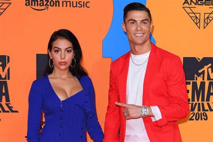 Cristiano Ronaldo’s GF Georgina Shows Off Baby Bump In Christmas PJs After Announcing Twins