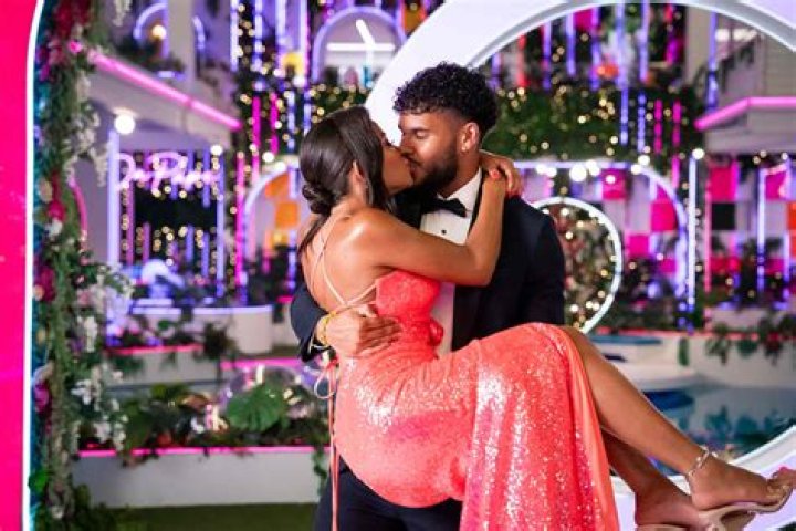 Cynthia Bailey Claps Back At Troll Who Gets The Facts Wrong While Mocking Her Love Life