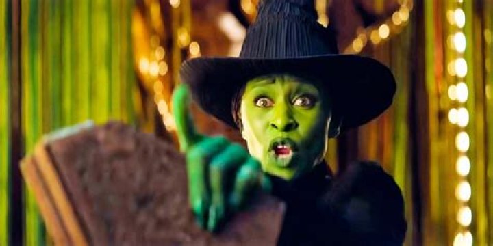 Cynthia Erivo Has Green Skin & Wears Witch’s Garb As She’s Seen As Elphaba For 1st Time On ‘Wicked’ Set