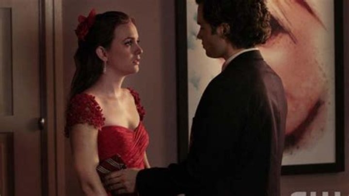 Dan Kisses Blair In Chuck’s Room – Hollywood Life
