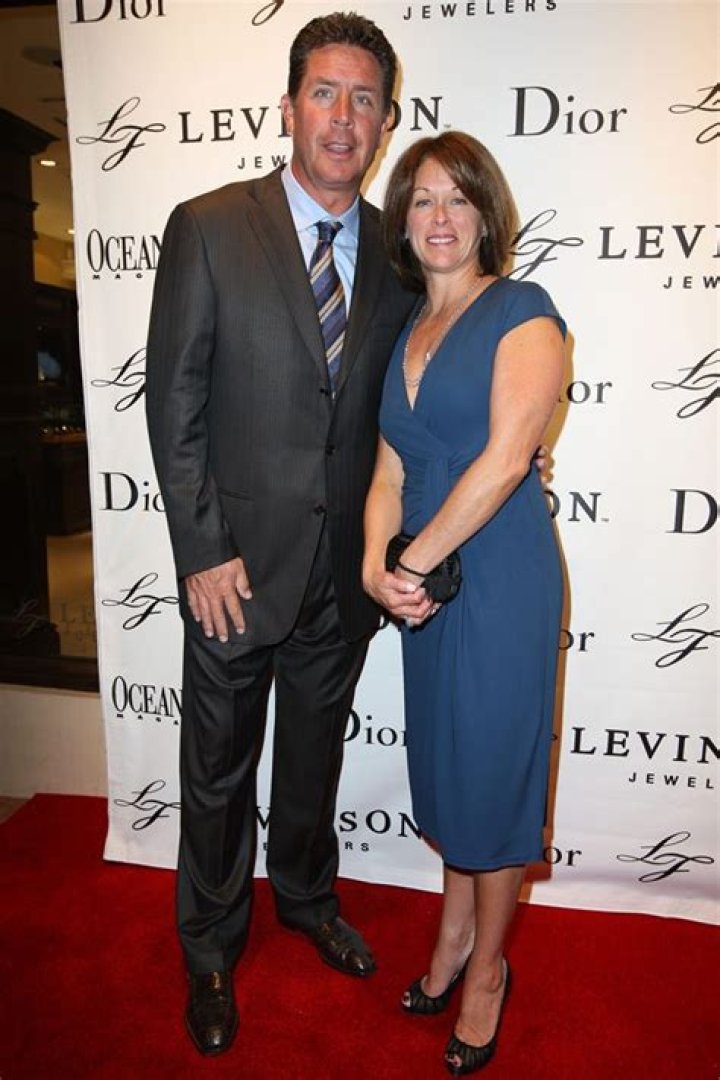 Dan Marino’s Affair — His Wife Was Right To Keep Family Together – Hollywood Life