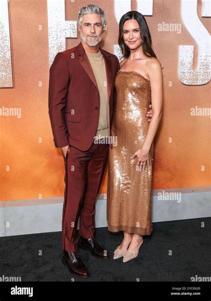 Dave Annable Kisses Wife Odette & Confirms They’re Back Together 10 Mos. Post-Split: 2020 ‘Ain’t All Bad’