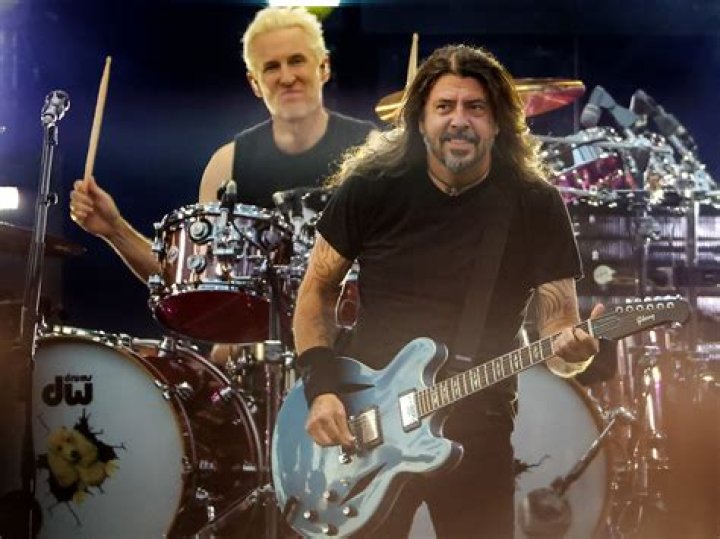 Dave Grohl Cries Over Foo Fighters’ Taylor Hawkins Death: Photos – Hollywood Life