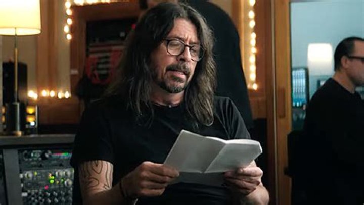 Dave Grohl & Crown Royal Say ‘Thank You, Canada’ In Super Bowl Ad – Hollywood Life