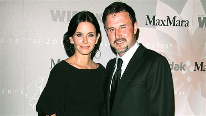David Arquette & Courteney Cox Laugh Over Her Bangs On ‘Scream 3’ – Hollywood Life