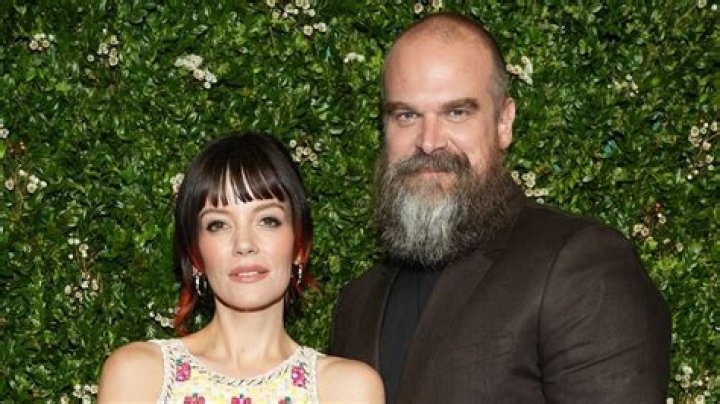 David Harbour & Lily Allen Spark Marriage Rumors During Quarantine – Hollywood Life