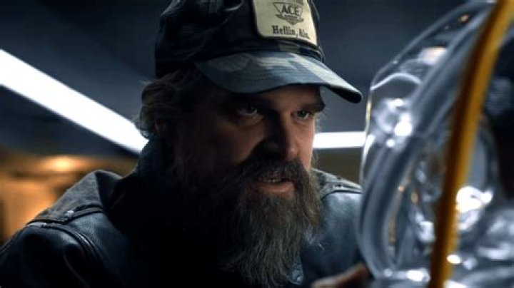 David Harbour Shaves Off Hopper Beard & Pressures ‘Stranger Things’ Creators To Reveal His Fate