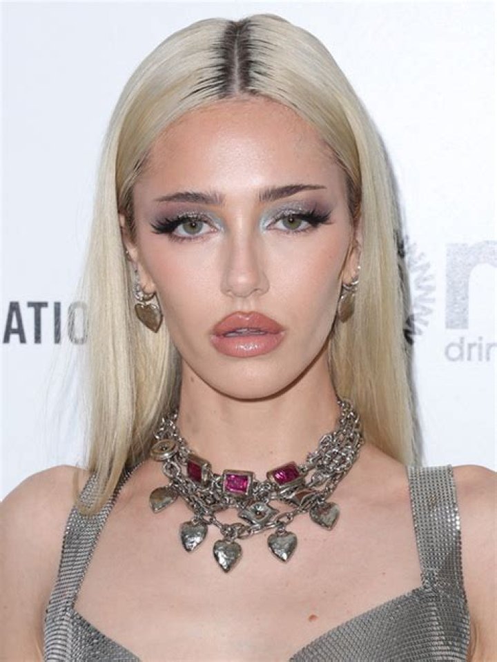Delilah Belle Hamlin Goes Totally Topless In Sexy Spread For ‘Paper’ Magazine – Pics
