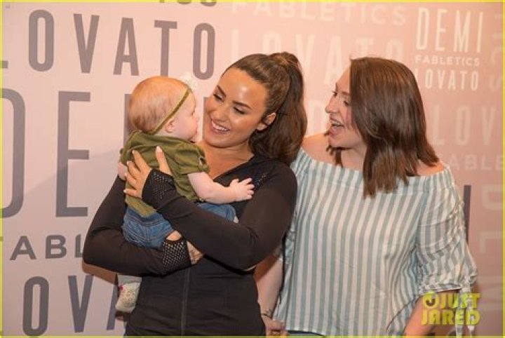 Demi Lovato Fan Slams Horrible Meet & Greets Experience: Interview – Hollywood Life