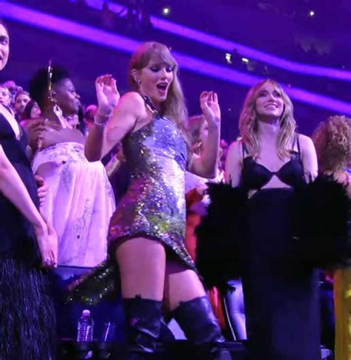 Demi Lovato Reacts to Taylor Swift Dancing to Her Music at the VMAs – Hollywood Life