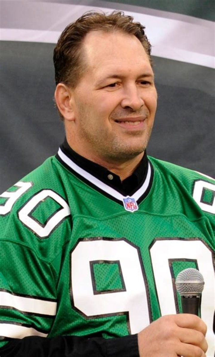 Dennis Byrd Celeb Profile – Hollywood Life