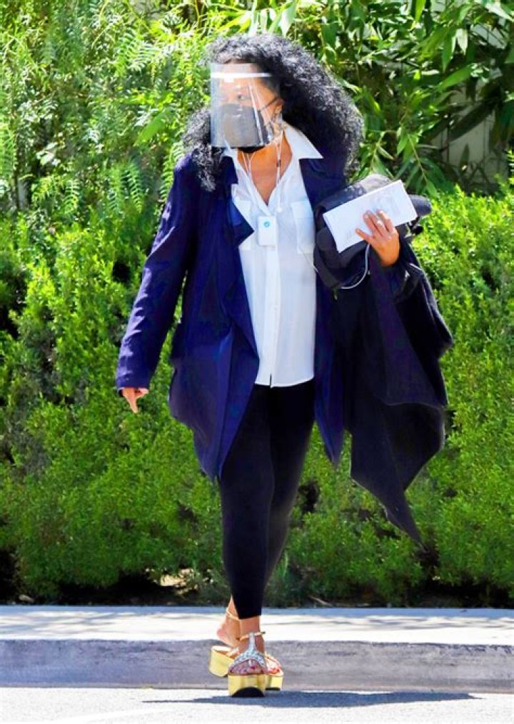 Diana Ross Rocks Platform Sandals In Rare Photos – Hollywood Life