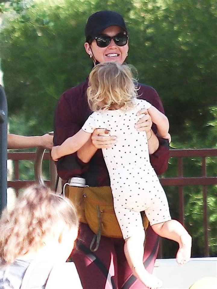 Diane Kruger Shares Photo Of 3-Year-Old Daughter On Family Beach Day – Hollywood Life