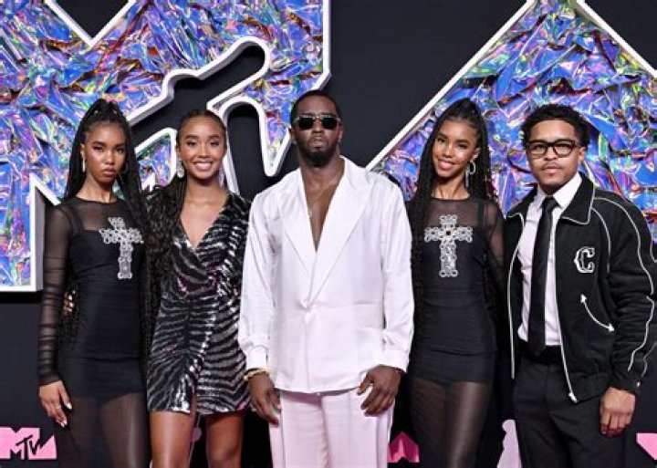 Diddy Enjoys A Gondola Ride With His Daughters, Chance, D’Lila, & Jessie While In Venice — Photo