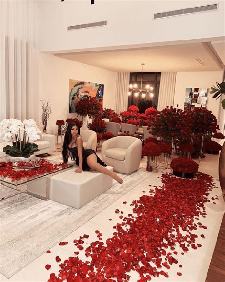 Diddy Gives Yung Miami Roses Around Her Whole Living Room – Hollywood Life