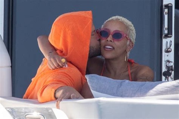Doja Cat Slays Orange Thong Bikini, Kisses J Cyrus In Mexico: Photos – Hollywood Life