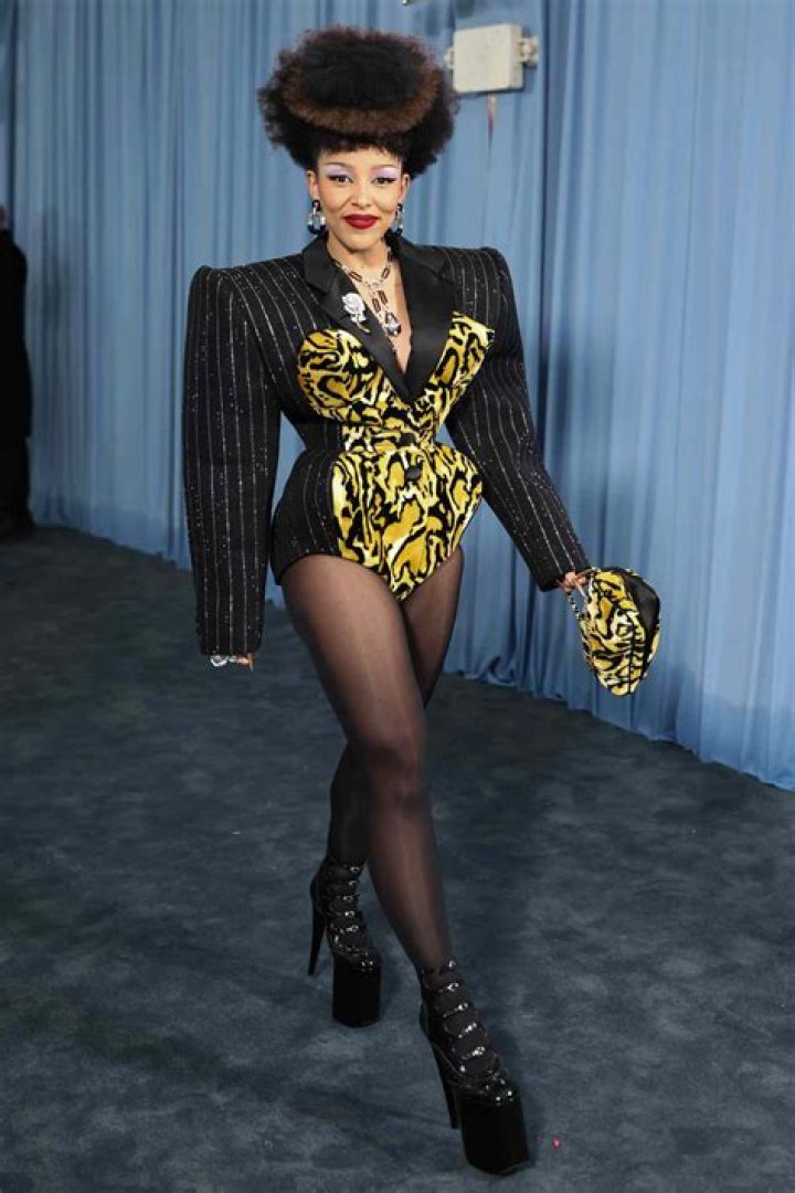 Doja Cat Stuns in Corset Dress at the 2024 Grammys: Photos