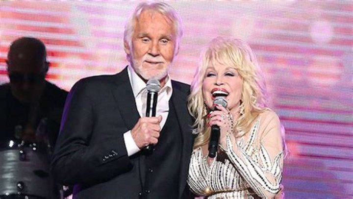 Dolly Rogers Talks Kenny Rogers Relationship In ‘Biography’ Special – Hollywood Life