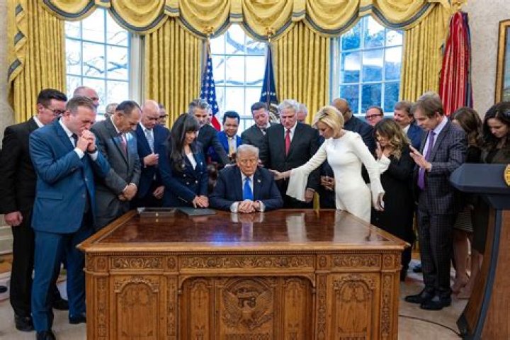 Donald Trump Caught Staring At Paula White’s Behind During White House Meeting — Pic