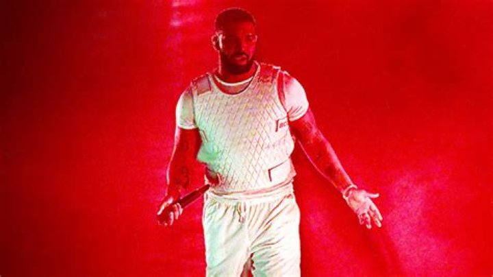 Drake Catches Book Thrown At Him During Concert – Hollywood Life