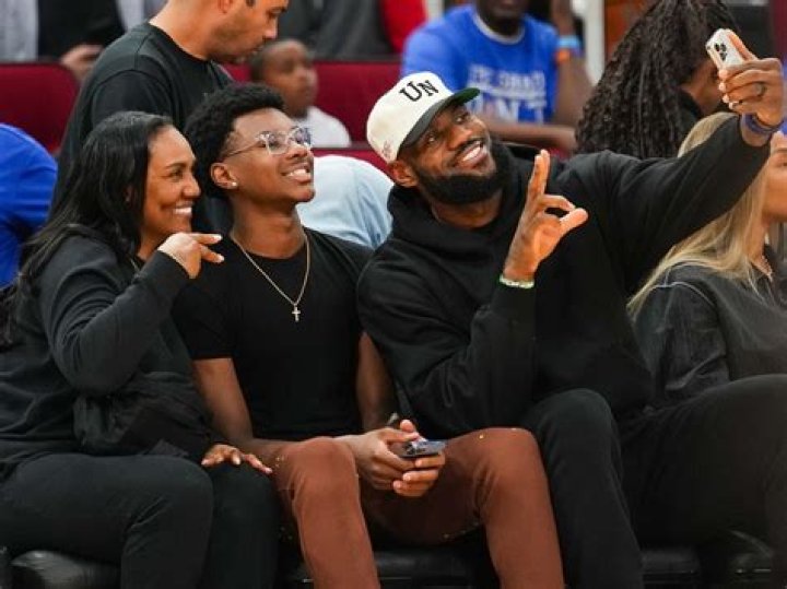 Drake Chills Courtside With LeBron James 2 Days After Reuniting With Kylie Jenner — Watch