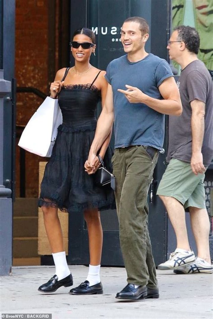 Drake Cozies Up With Model Imaan Hammam At NYFW & Fans Think They Are A Couple – See Video