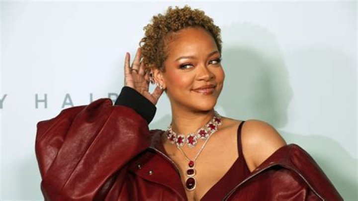 Drake’s Sexiest Lyrics About Rihanna – Hollywood Life