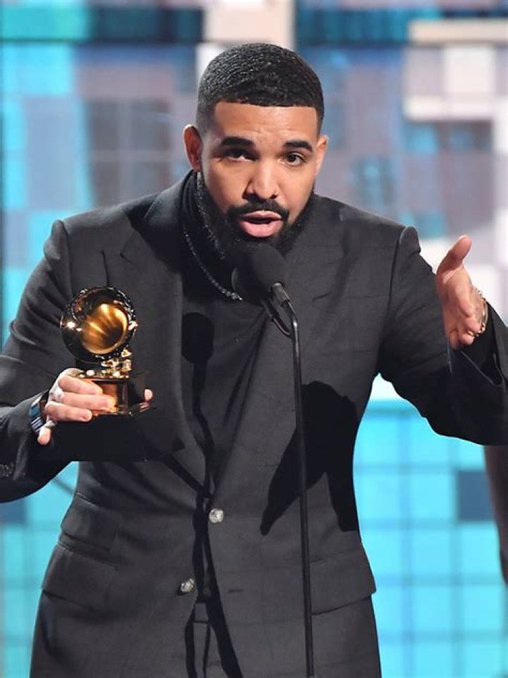 Drake’s ‘Spin Bout You’ Features Lyrics Against Anti-Abortion Lawmaker – Hollywood Life