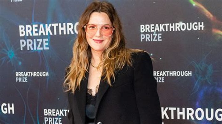 Drew Barrymore’s Classy-Chic Button Down Is Refreshingly Simple