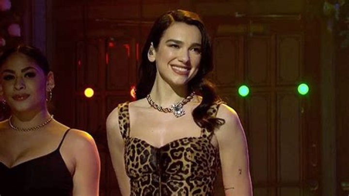 Dua Performs ‘Don’t Start Now’ & ‘Levitating’ – Hollywood Life